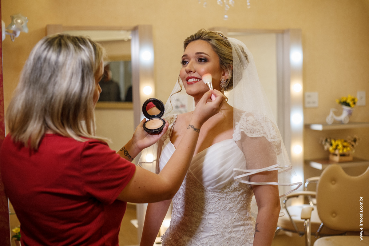 fotografia do Making Of da noiva no salão de beleza em Araruama - RJ