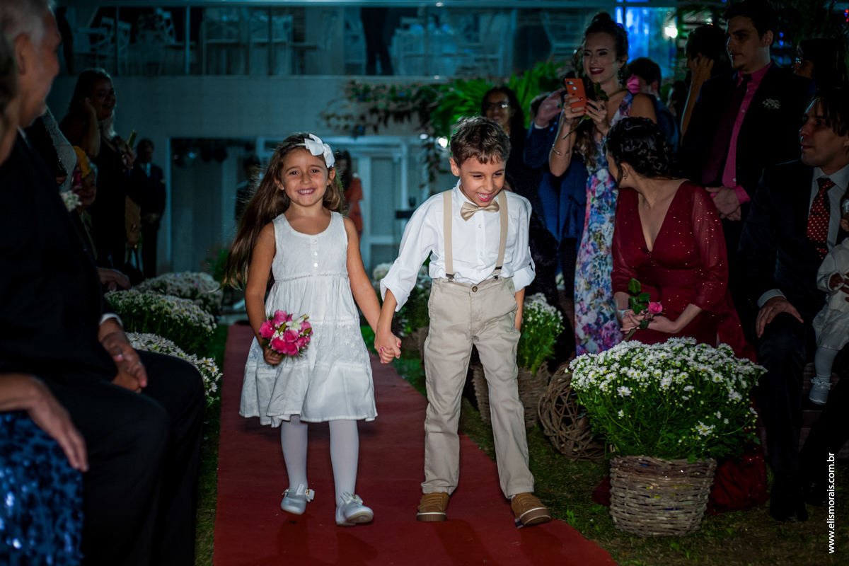 fotografia da cerimônia do casamento na Mansão das Orquídeas Casa de Festas em Araruama - RJ