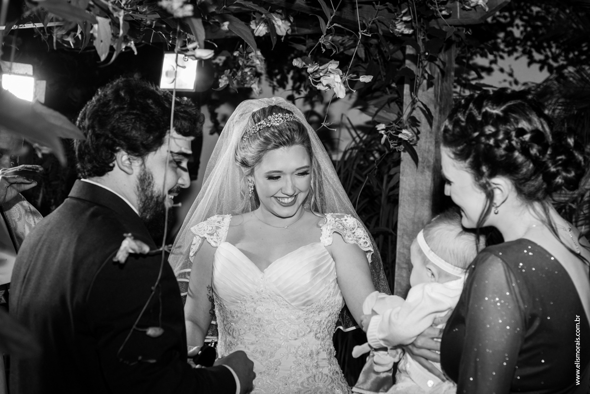 fotografia da cerimônia do casamento na Mansão das Orquídeas Casa de Festas em Araruama - RJ