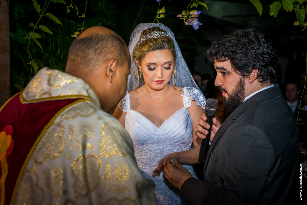 fotografia da cerimônia do casamento na Mansão das Orquídeas Casa de Festas em Araruama - RJ
