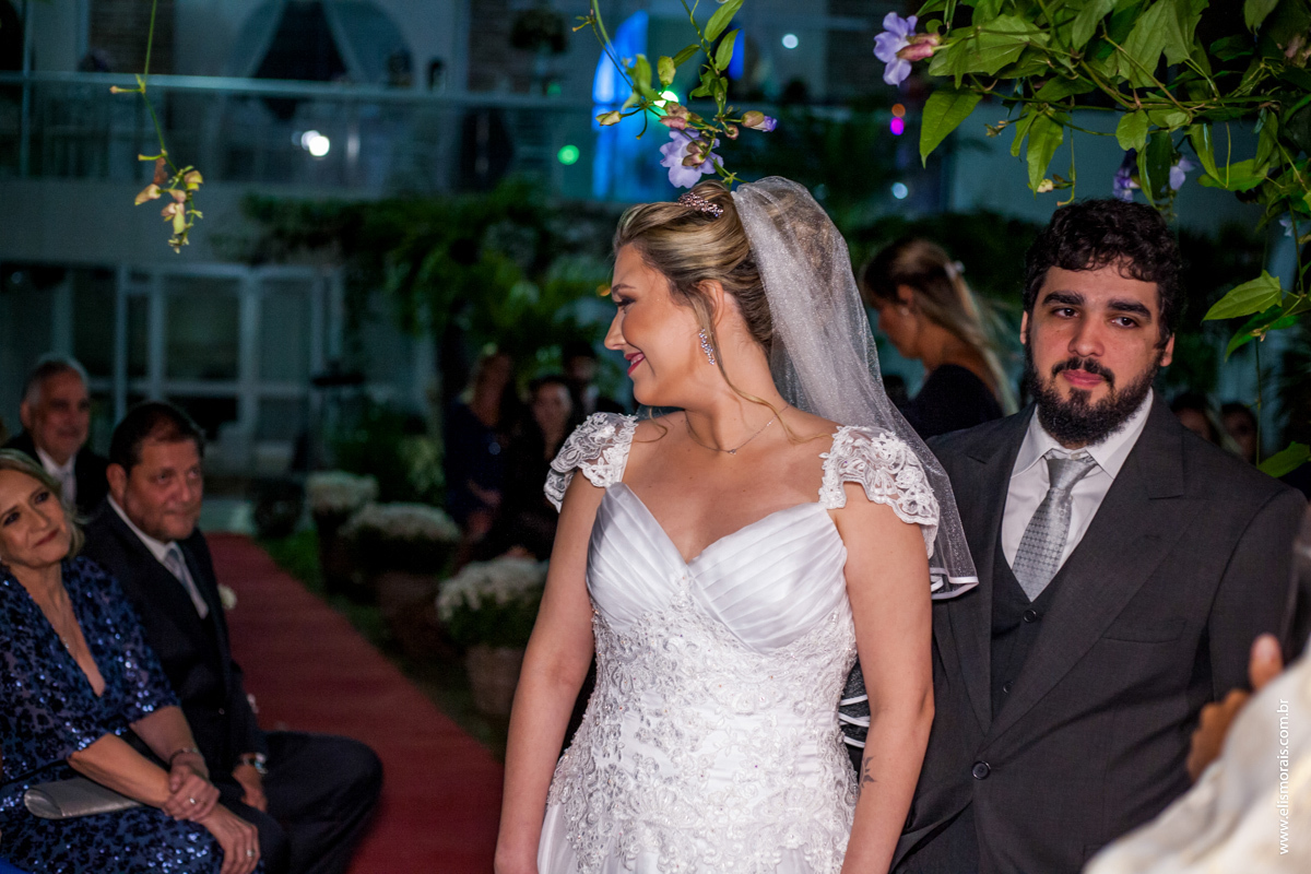fotografia da cerimônia do casamento na Mansão das Orquídeas Casa de Festas em Araruama - RJ