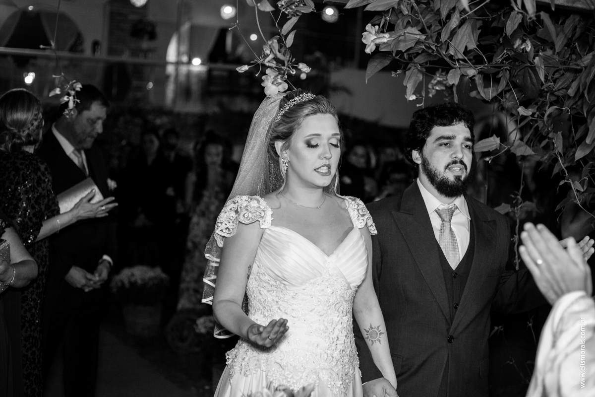 fotografia da cerimônia do casamento na Mansão das Orquídeas Casa de Festas em Araruama - RJ