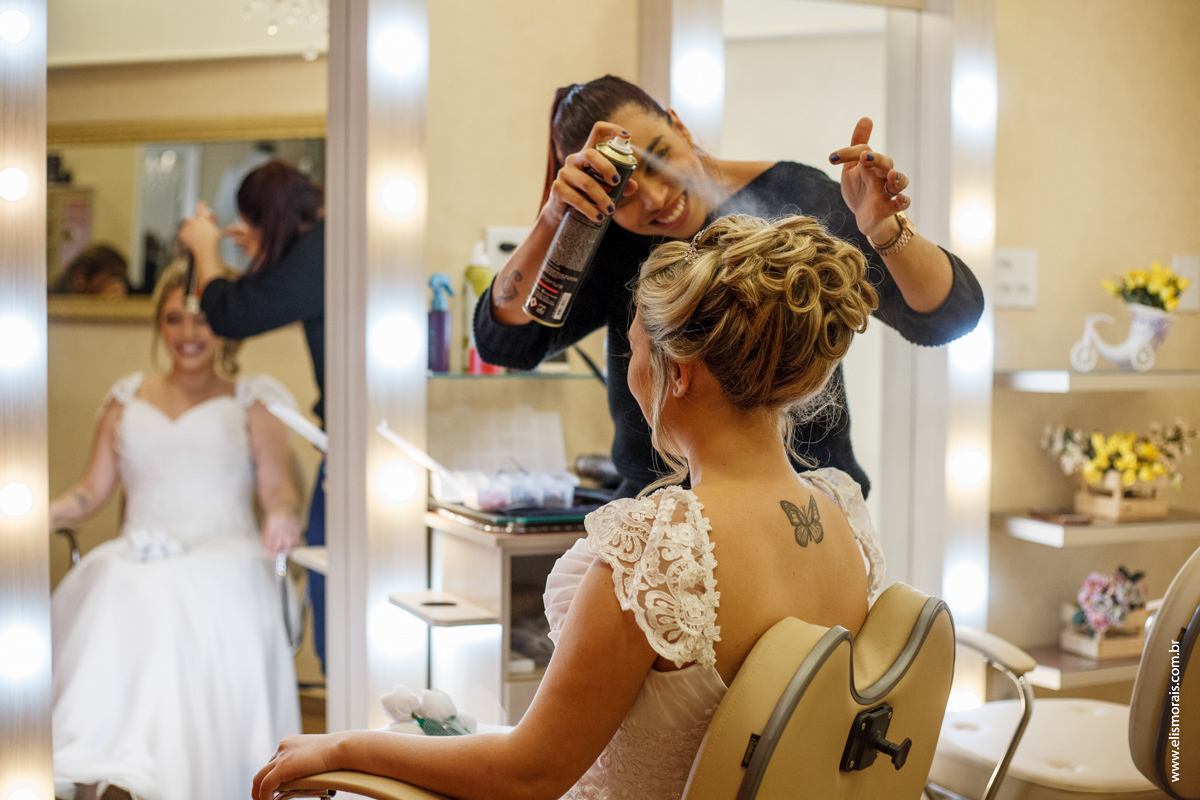 fotografia do Making Of da noiva no salão de beleza em Araruama - RJ