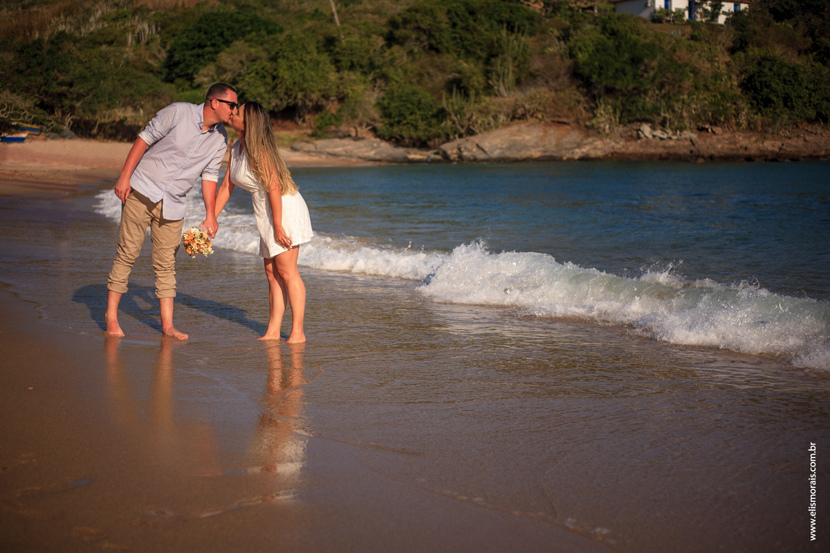 Fotos do Ensaio Fotográfico de Casal na Praia do Forno em Búzios - RJ