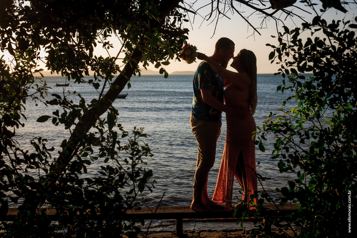 Fotos do Ensaio Fotográfico de Casal na Praia de Manguinhos no Porto da Barra em Búzios - RJ