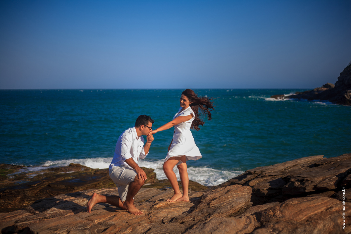 ensaio fotográfico de casal na praia da foca em Búzios - RJ
