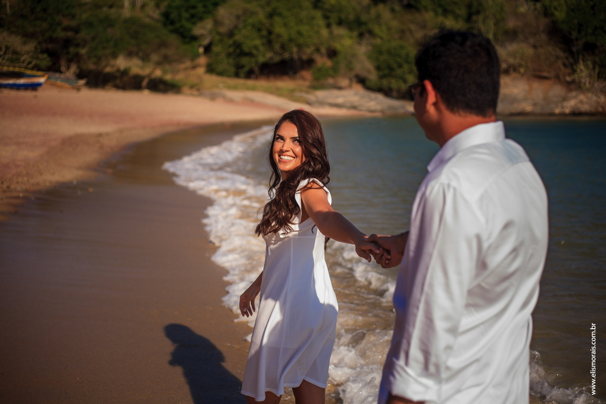 ensaio fotográfico de casal na praia do forno em Búzios - RJ