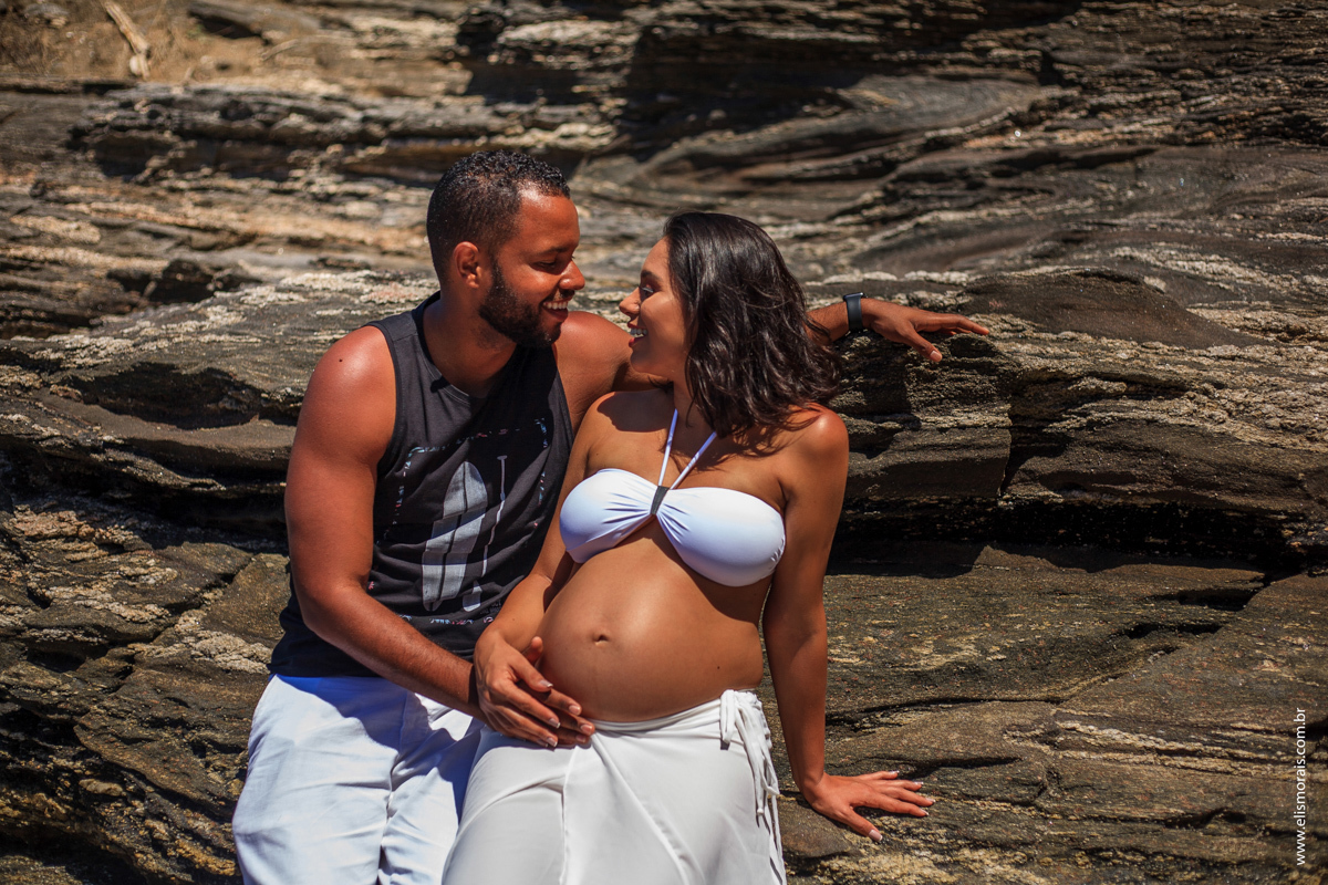 ensaio fotográfico gestante na Praia do Forno em Búzios - RJ