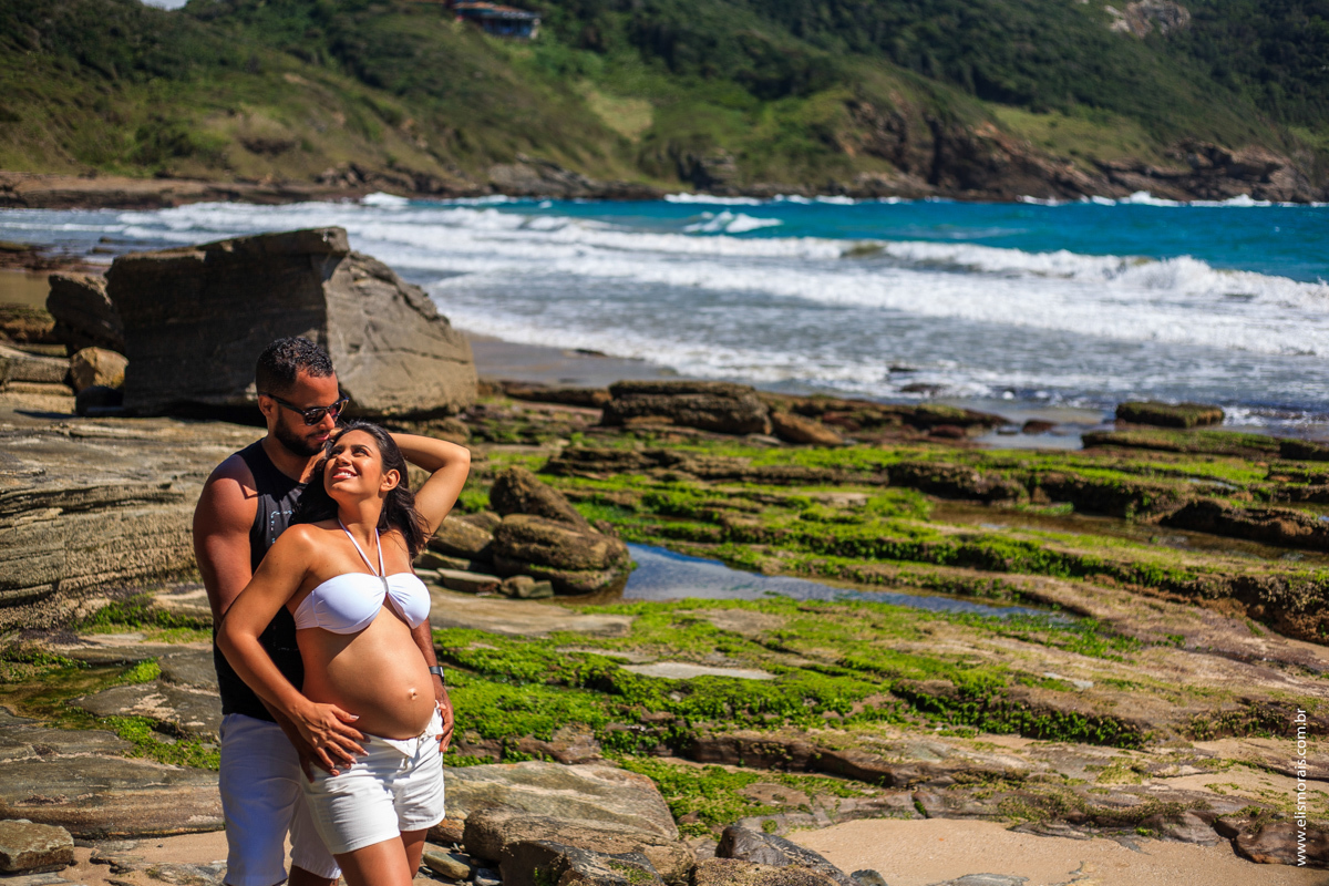 ensaio fotográfico gestante na praia Brava em Búzios - RJ
