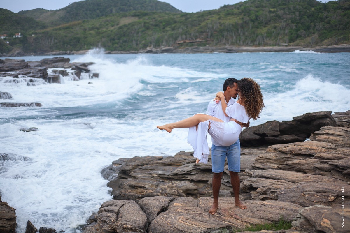 ensaio fotográfico de casal na Praia da Foca em Búzios - RJ