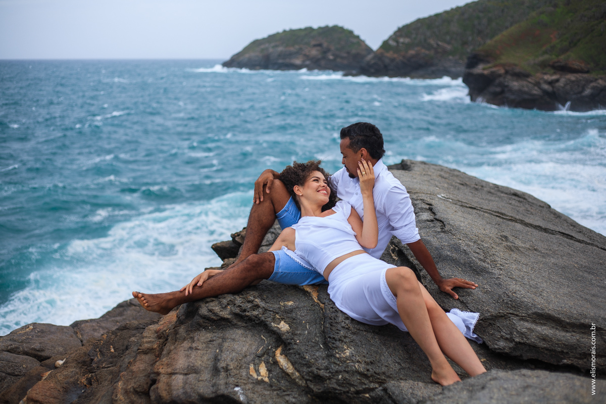 ensaio fotográfico de casal na Ponta da Lagoinha em Búzios - RJ