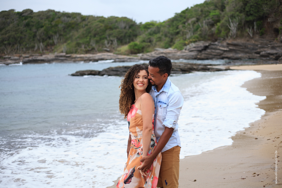 ensaio fotográfico de casal na Praia do Forno em Búzios - RJ