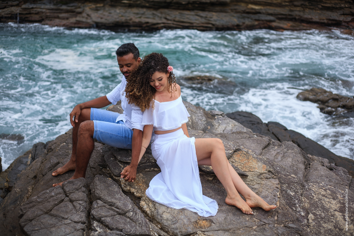 ensaio fotográfico de casal na Praia do Forno em Búzios - RJ