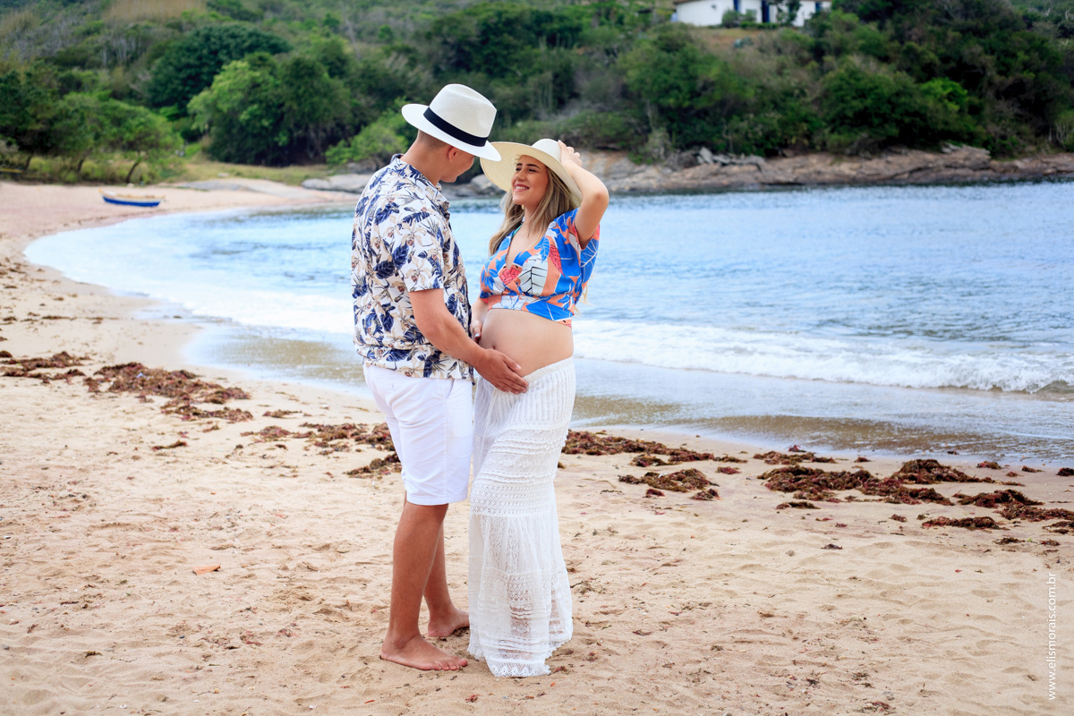 Ensaio Fotográfico Gestante na  Praia do Forno em Búzios - RJ