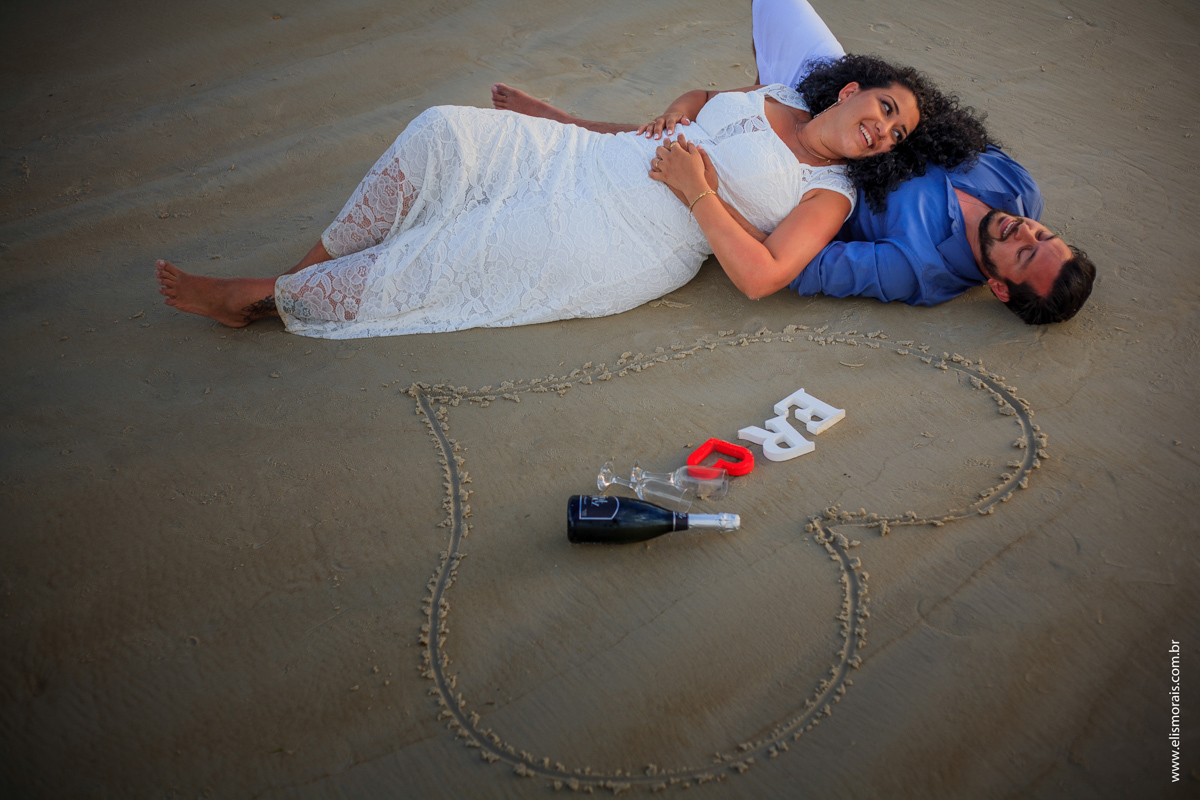 ensaio fotográfico de casal na Praia das Conchas em Cabo Frio - RJ