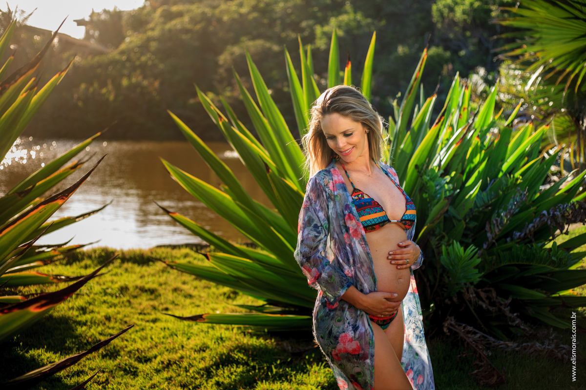 ensaio fotográfico gestante no Lago ao lado da Ponta da Lagoinha em Búzios - RJ