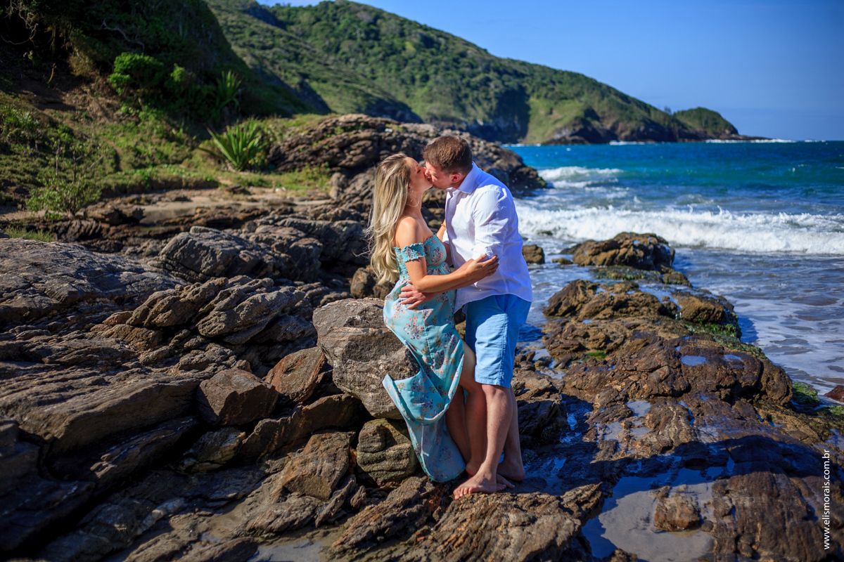 ensaio fotográfico gestante na Praia Brava em Búzios - RJ