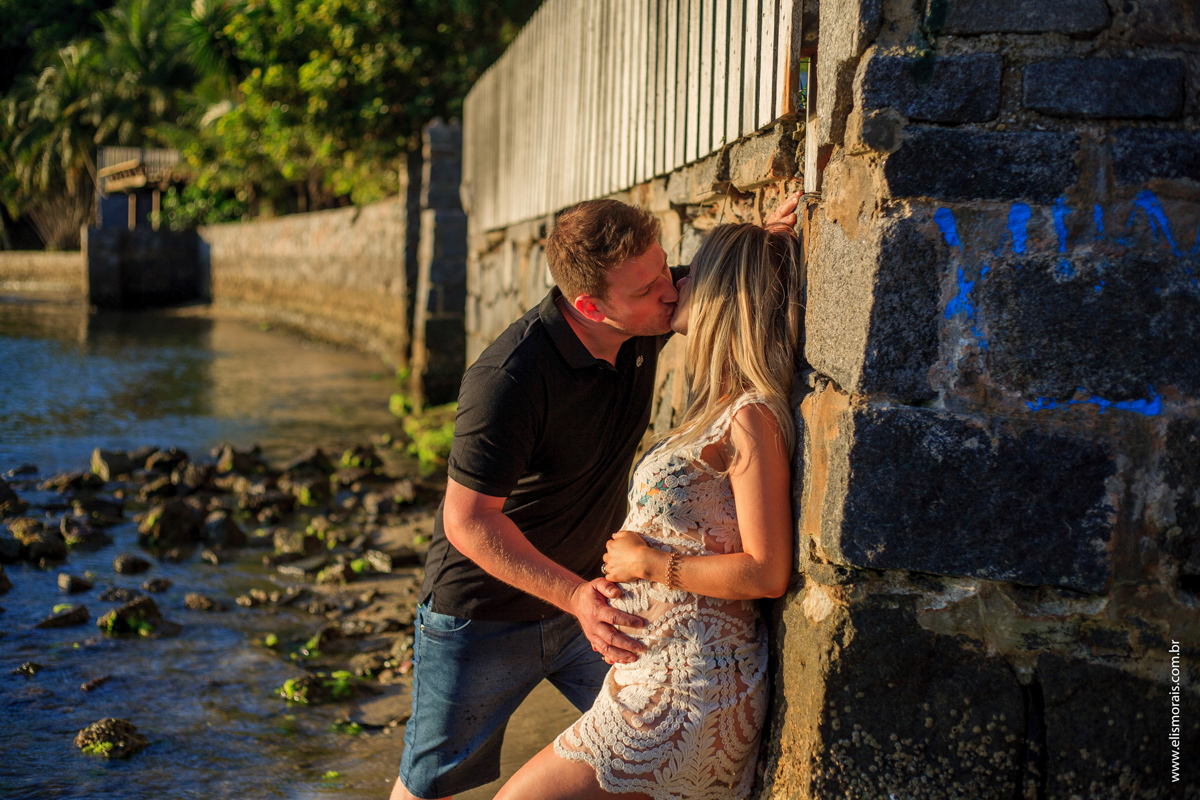 ensaio fotográfico gestante na Praia dos Ossos em Búzios - RJ