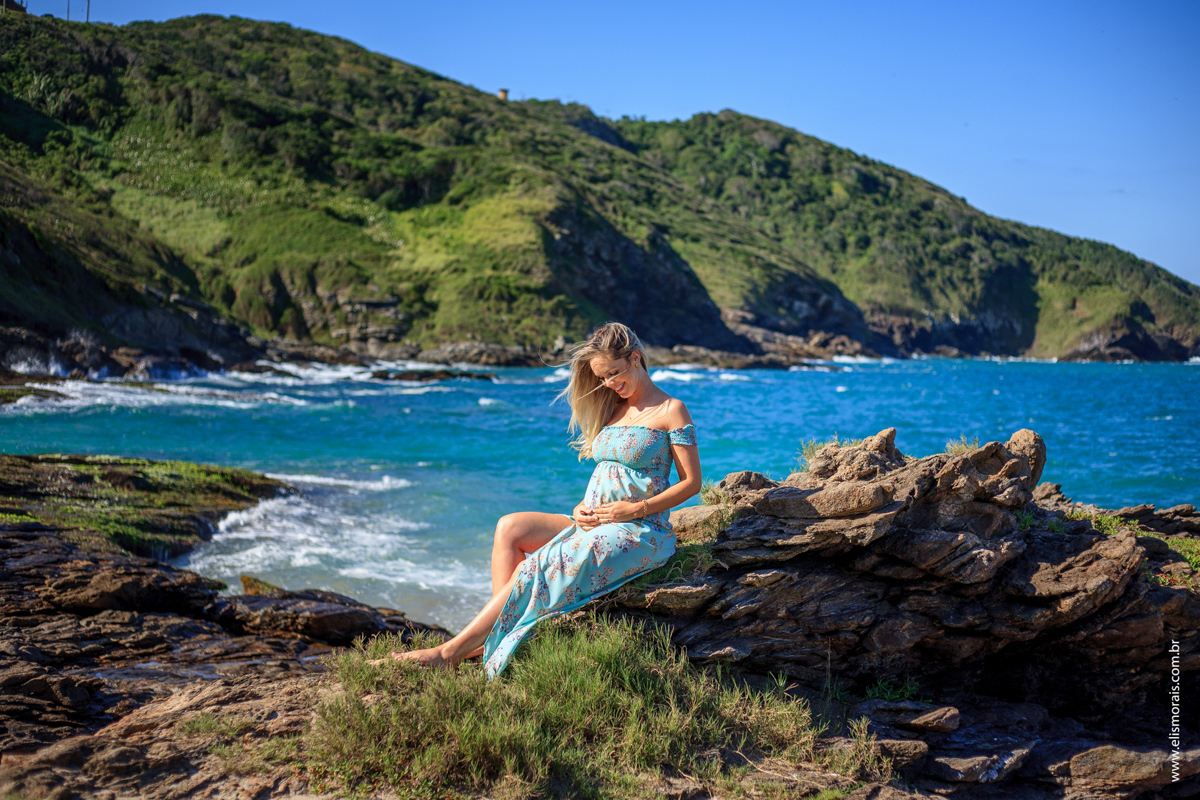 ensaio fotográfico gestante na Praia Brava em Búzios - RJ