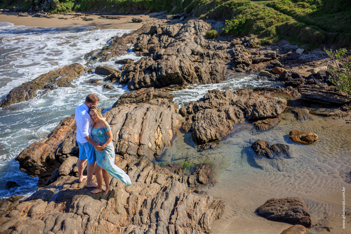 ensaio fotográfico gestante na Praia Brava em Búzios - RJ