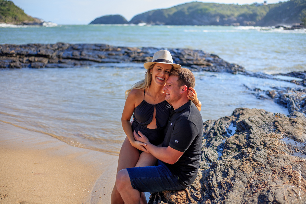 ensaio fotográfico gestante na Praia Brava em Búzios - RJ