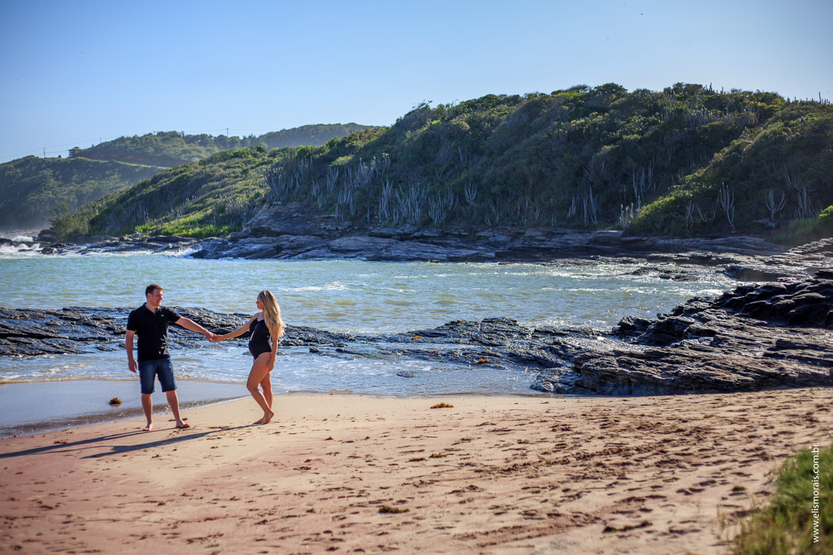 ensaio fotográfico gestante na Praia Brava em Búzios - RJ