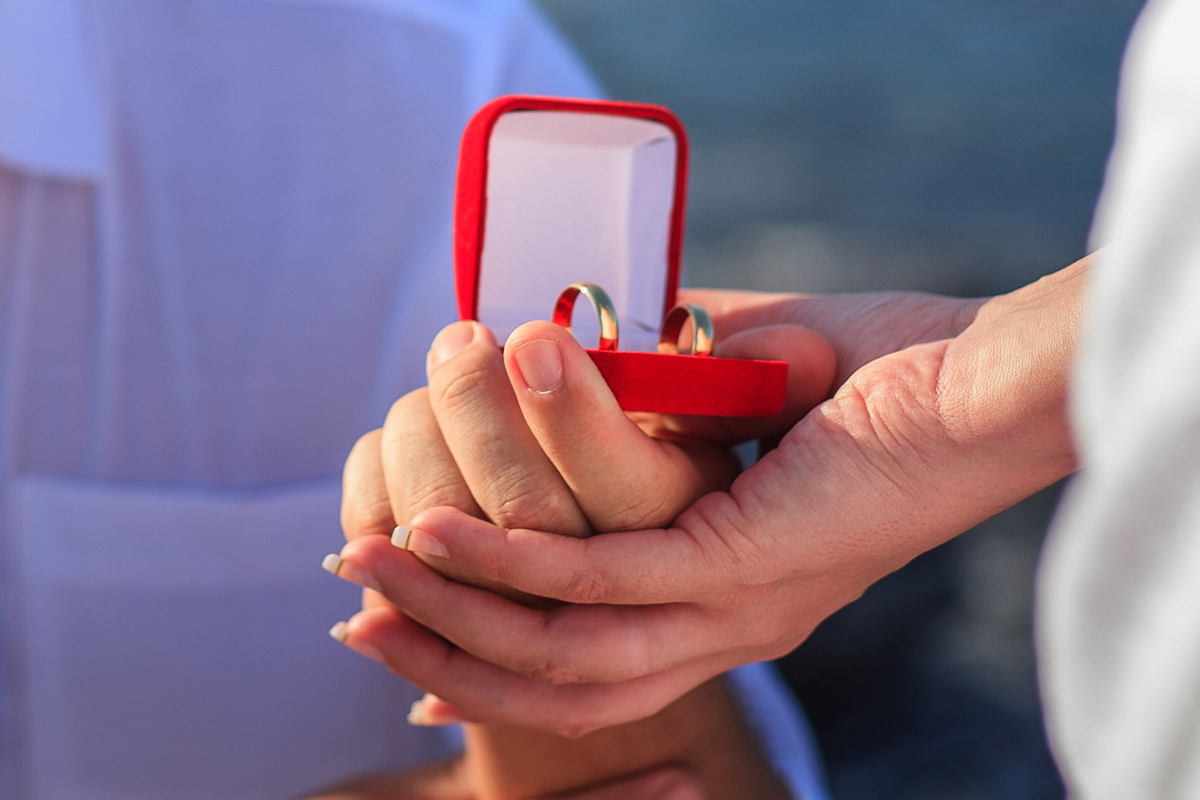 ensaio fotográfico de casal pré wedding na Praia da Foca em Búzios - RJ