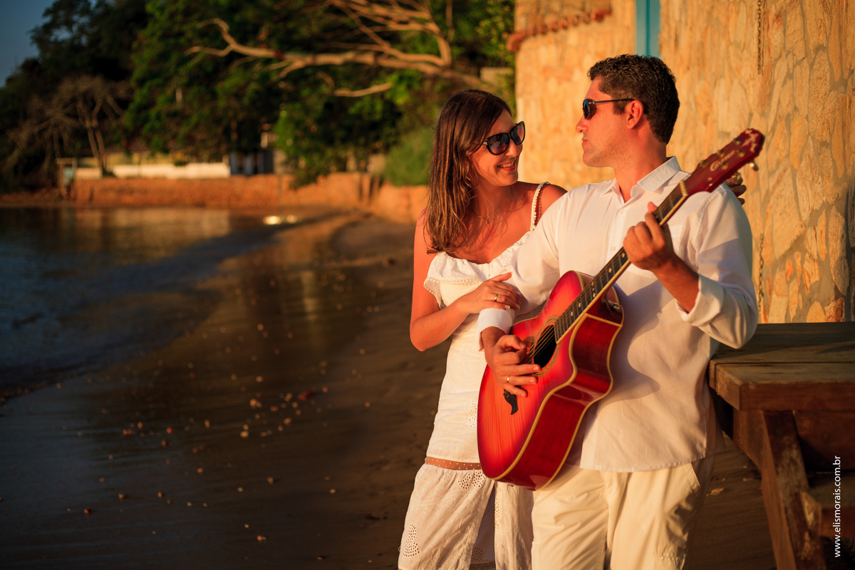 ensaio fotográfico de casal pré wedding em Manguinhos, Búzios - RJ