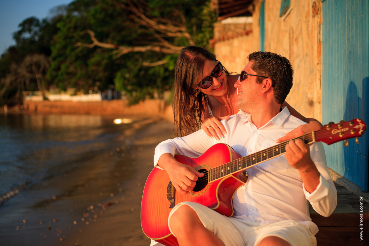 ensaio fotográfico de casal pré wedding em Manguinhos, Búzios - RJ