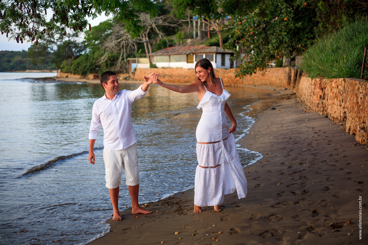 ensaio fotográfico de casal pré wedding em Manguinhos, Búzios - RJ