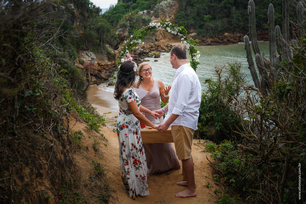 elopement wedding na Ponta do Pai Vitório em Búzios - RJ