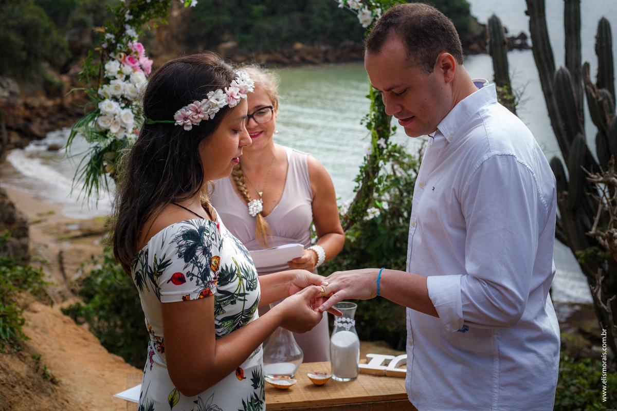 elopement wedding na Ponta do Pai Vitório em Búzios - RJ