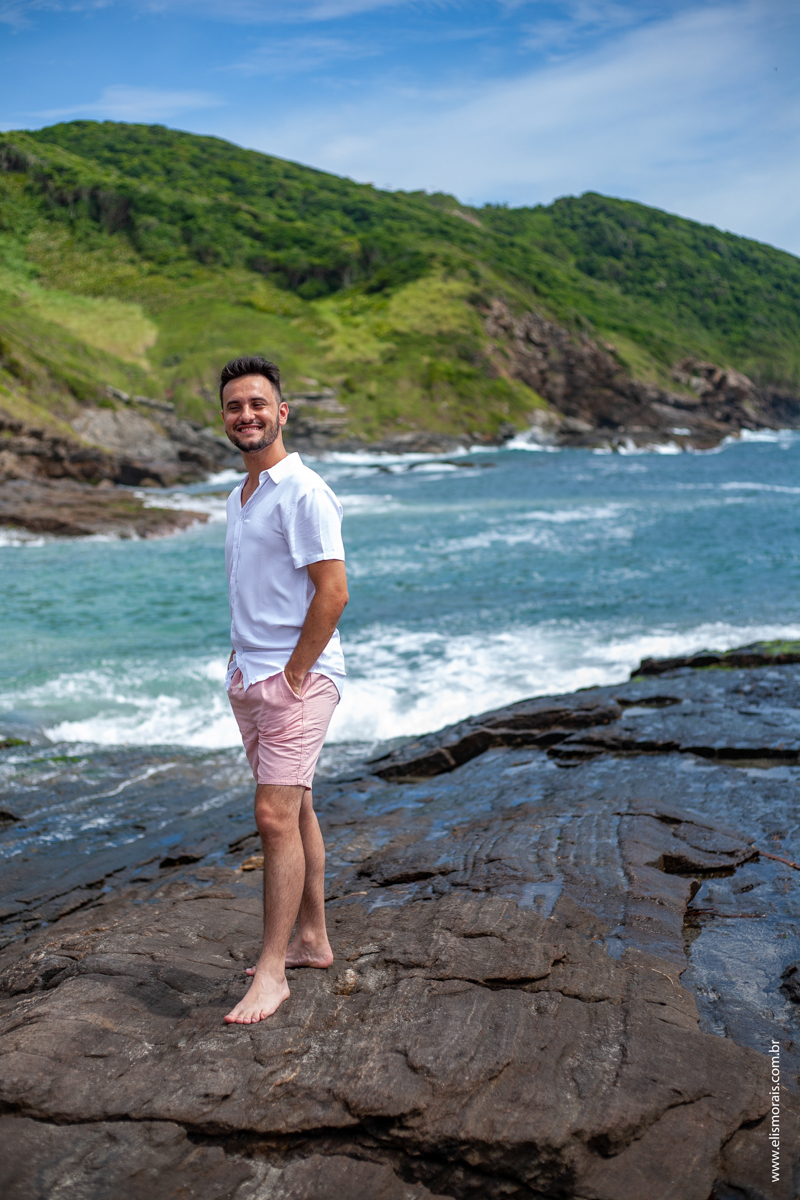 ensaio fotográfico de casal na praia Brava em Búzios