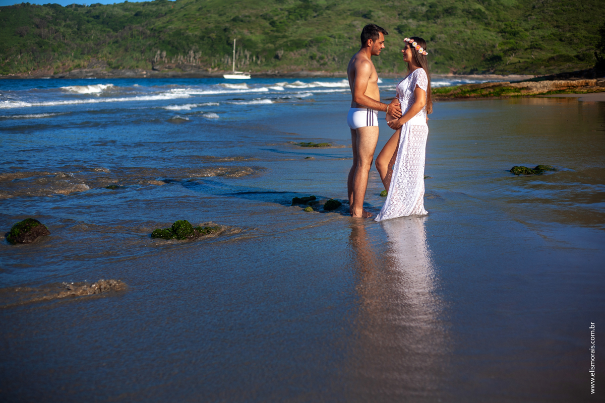 ensaio fotográfico gestante na Praia Brava em Búzios
