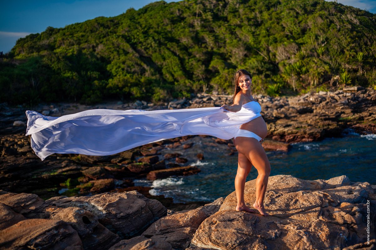 ensaio fotográfico gestante na Praia da Foca em Búzios