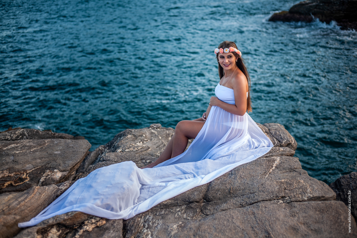 ensaio fotográfico gestante na Praia da Foca em Búzios