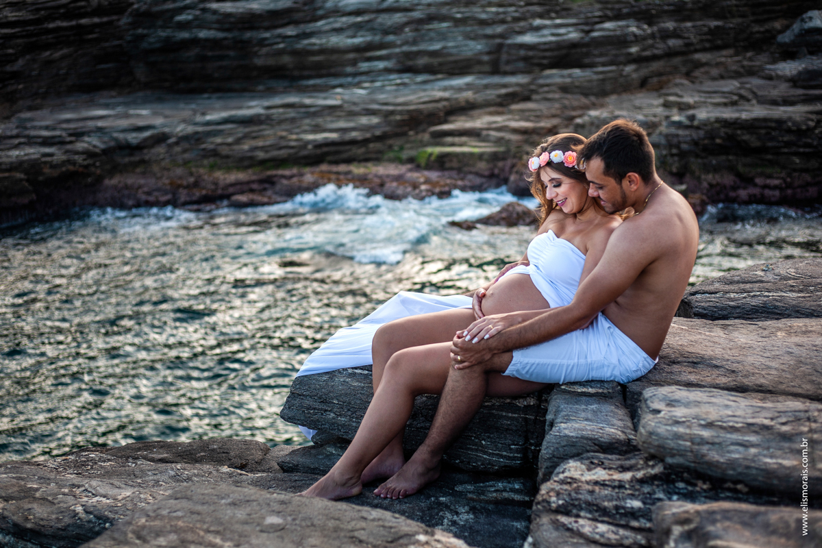 ensaio fotográfico gestante na Praia da Foca em Búzios