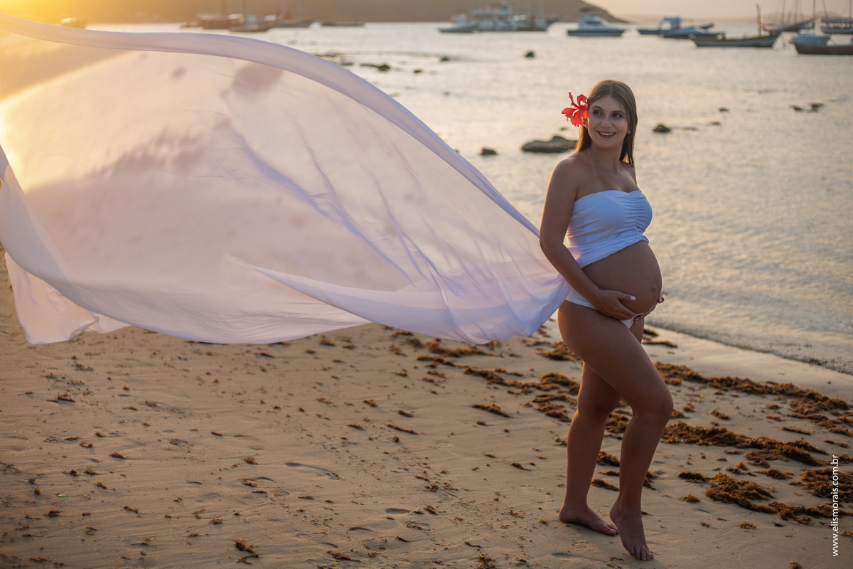 ensaio fotográfico gestante na Praia da Foca em Búzios