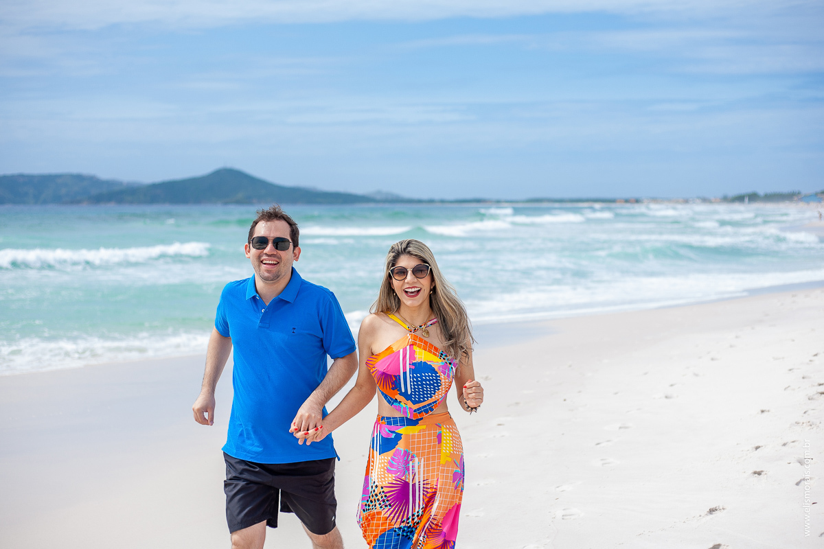 ensaio fotográfico de casal na praia do foguete em Cabo Frio - RJ