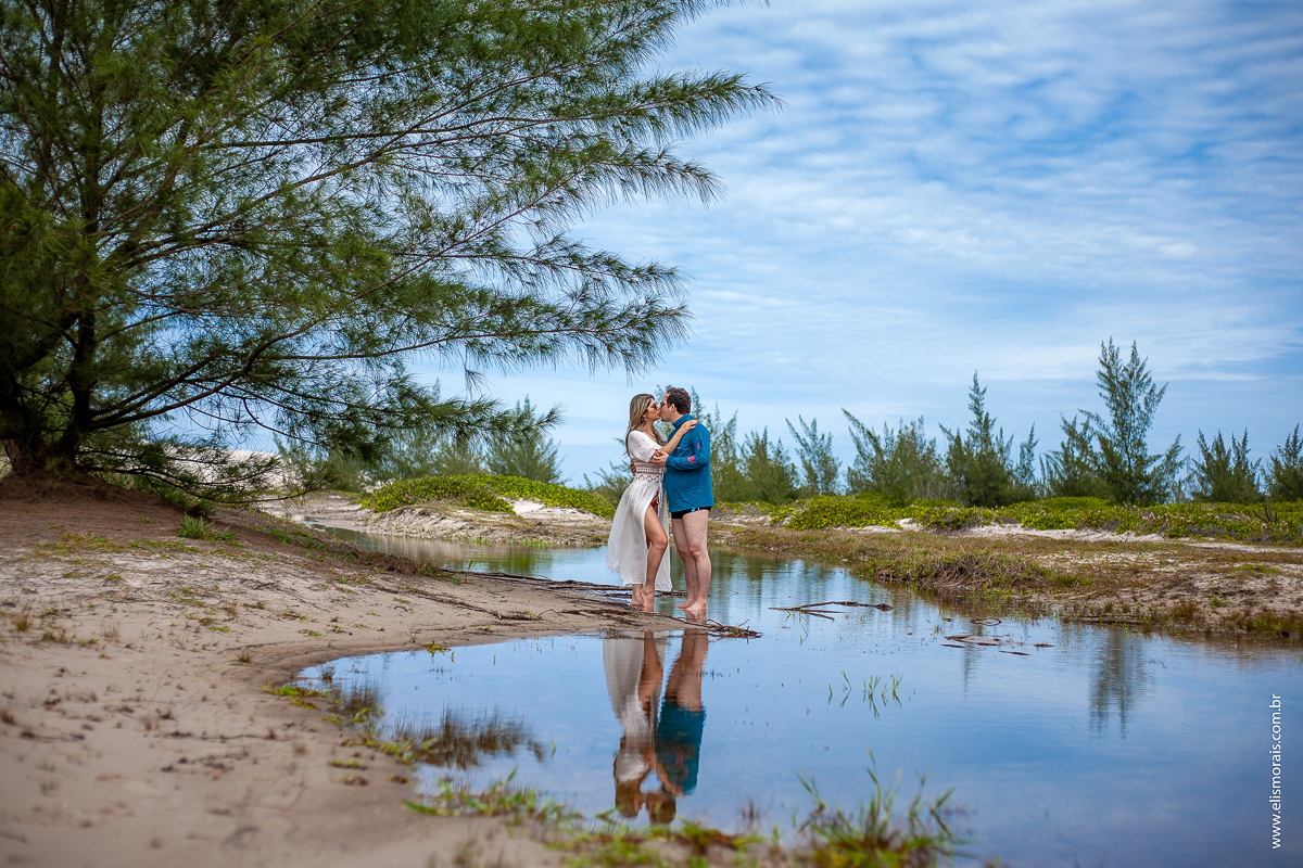 ensaio fotográfico de casal nas Dunas de Cabo Frio em Cabo Frio - RJ