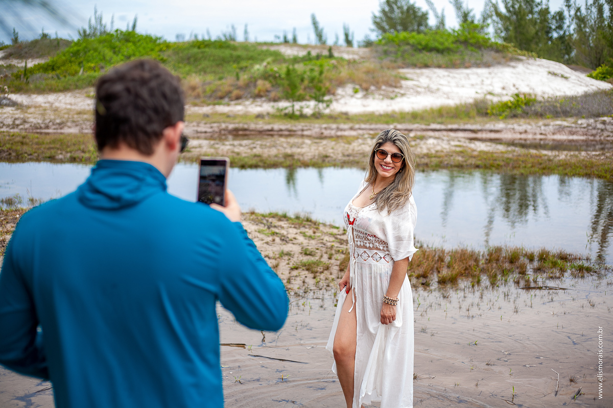 ensaio fotográfico de casal nas Dunas de Cabo Frio em Cabo Frio - RJ