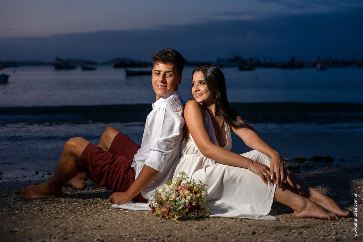 ensaio fotográfico de casal na praia de Manguinhos, Porto da Barra em Búzios - RJ