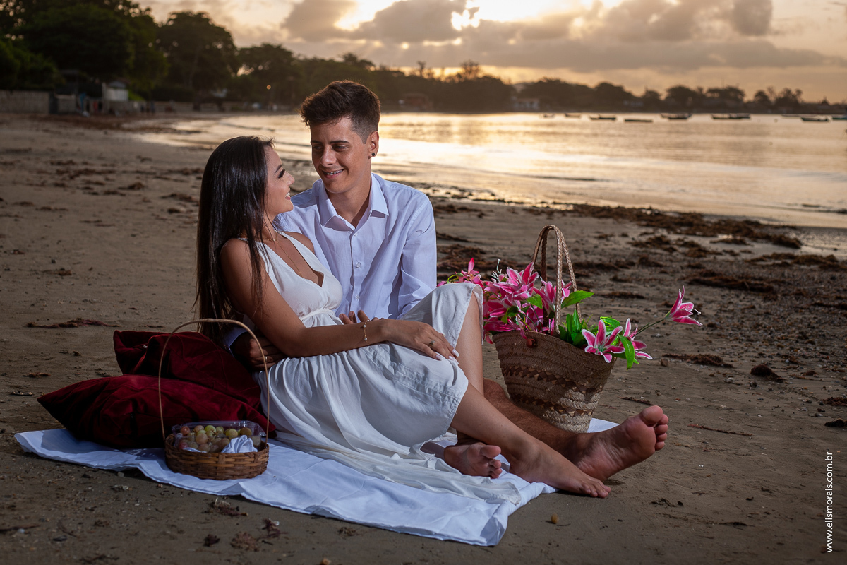 ensaio fotográfico de casal na praia de Manguinhos, Porto da Barra em Búzios - RJ