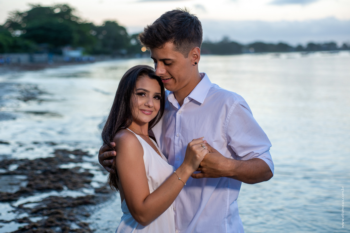 ensaio fotográfico de casal na praia de Manguinhos, Porto da Barra em Búzios - RJ