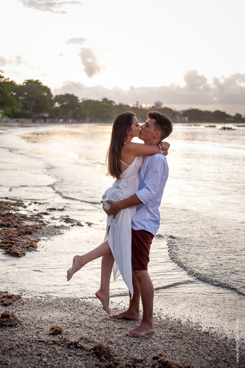 ensaio fotográfico de casal na praia de Manguinhos, Porto da Barra em Búzios - RJ