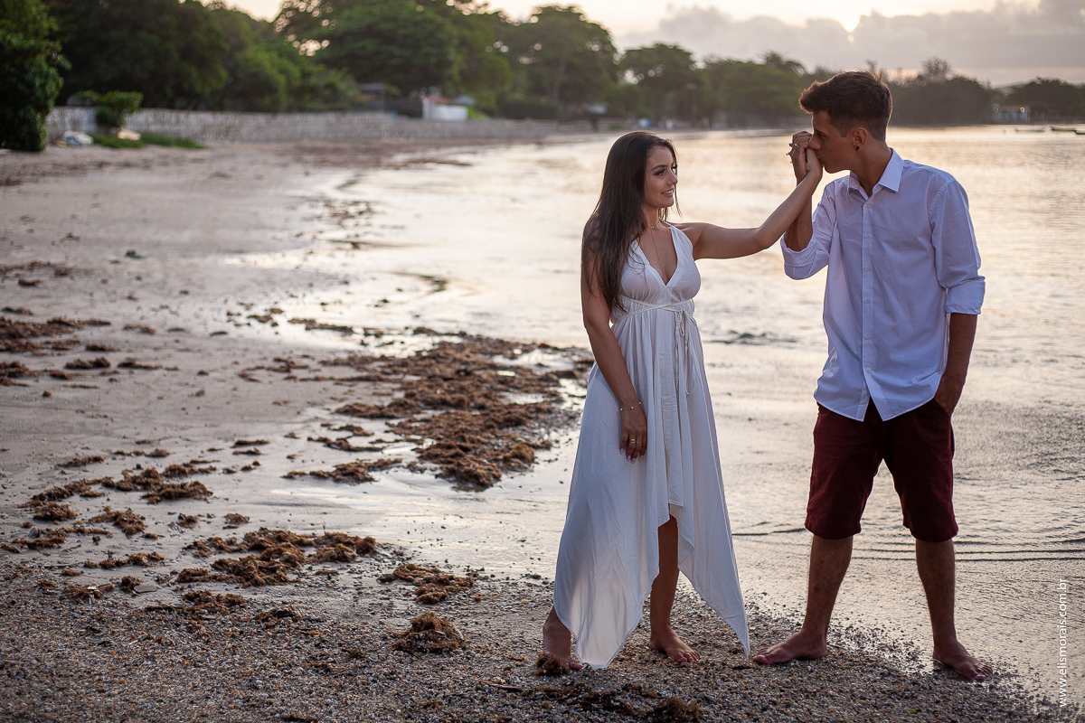 ensaio fotográfico de casal na praia de Manguinhos, Porto da Barra em Búzios - RJ