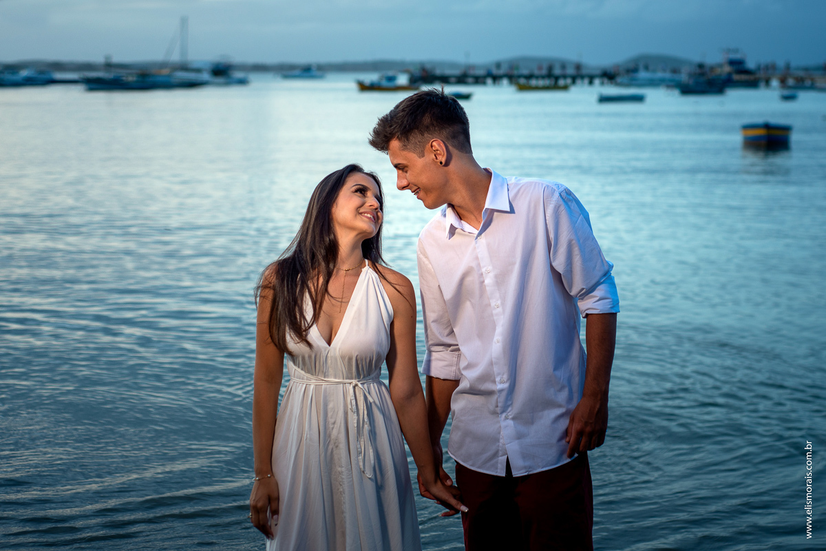 ensaio fotográfico de casal na praia de Manguinhos, Porto da Barra em Búzios - RJ