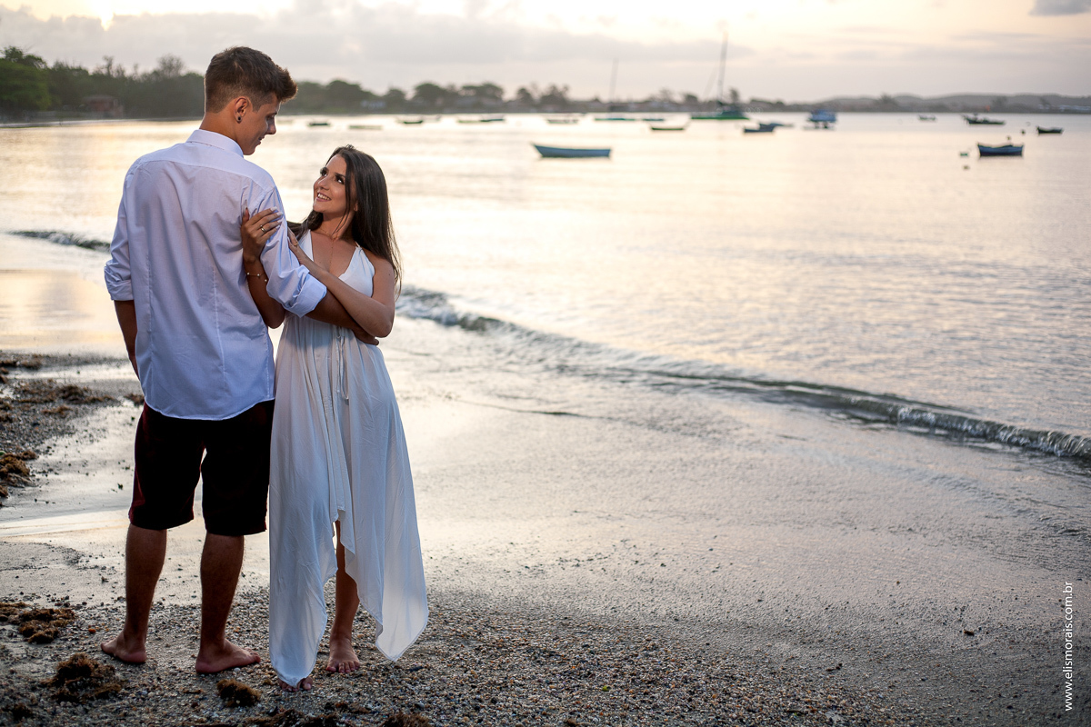ensaio fotográfico de casal na praia de Manguinhos, Porto da Barra em Búzios - RJ