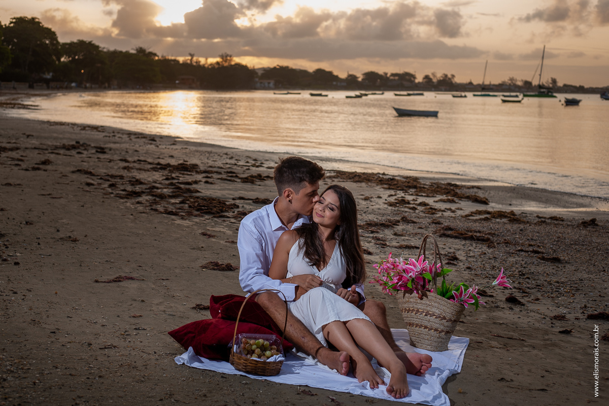 ensaio fotográfico de casal na praia de Manguinhos, Porto da Barra em Búzios - RJ