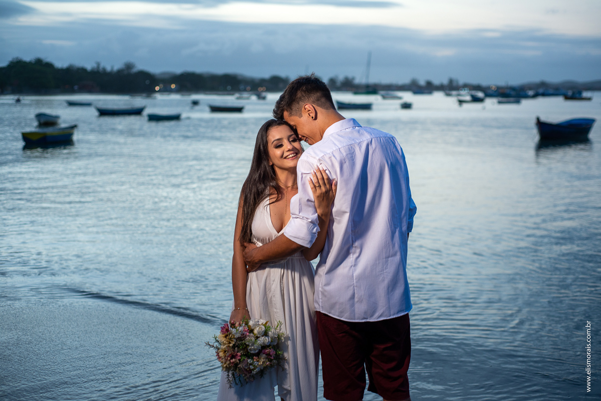 ensaio fotográfico de casal na praia de Manguinhos, Porto da Barra em Búzios - RJ
